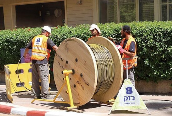 telecom telecommunications optical fiber cable installing